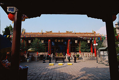 乱码二线三线入口免费版,免费网络神器引爆热议 安全与合法性成焦点-2